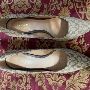 Gently used in great condition size 7B Coach high heels